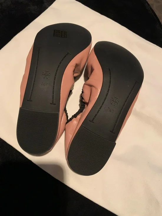 TORY BURCH
Soft Scrunch Leather
Ballet Flat In Blush Pink /with Black Trim - Picture 4 of 11